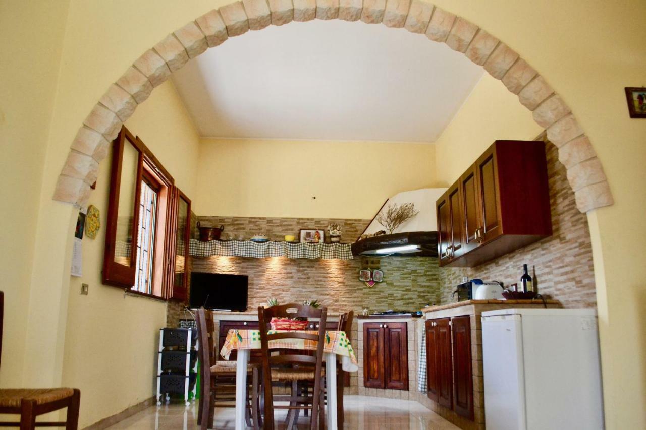 Villa Rosa - Ai Piedi Dell'Etna ブルコリ エクステリア 写真